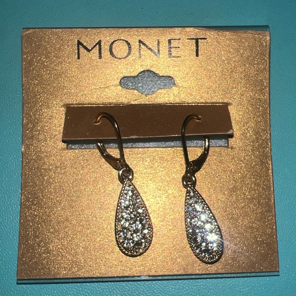 Monet tear drop earrings new